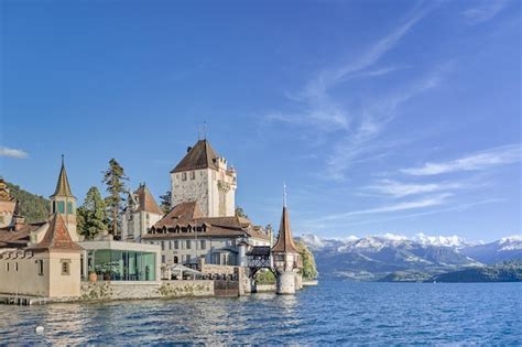 The Oberhofen Castle: A Romantic Escape on the Shores of Lake Thun!