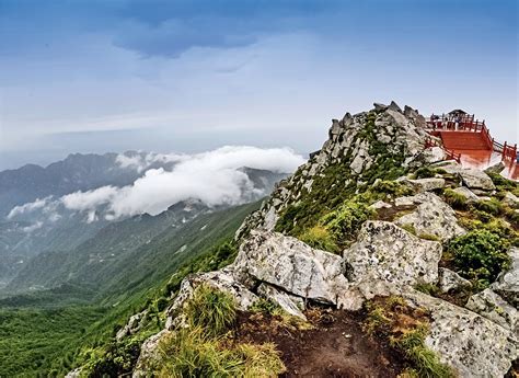  The Taibai Mountain Scenic Area: Where Majestic Peaks Kiss the Clouds and Ancient Legends Whisper in the Wind!