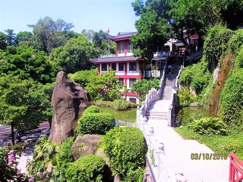 Hongshan Park: Majestic Mountain Views and Ancient Cultural Relics